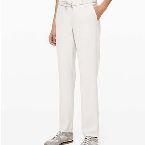 Lululemon "On the Fly" woven Size 4